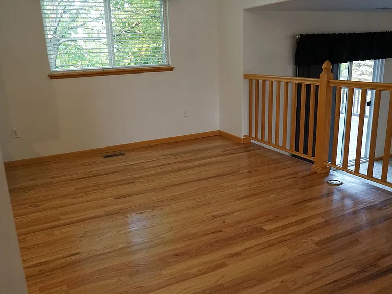 324 Saturn Dr — Photo 3