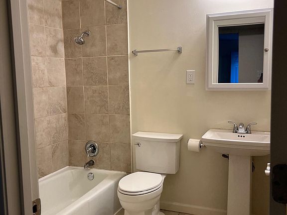 5th image of 4432 Mockingbird Ln