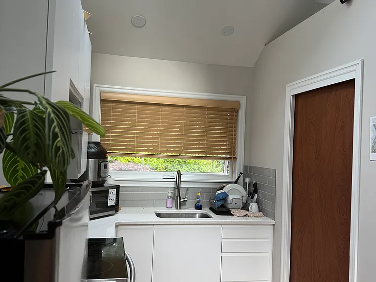 3041 SW Flower Ter #B — Photo 12
