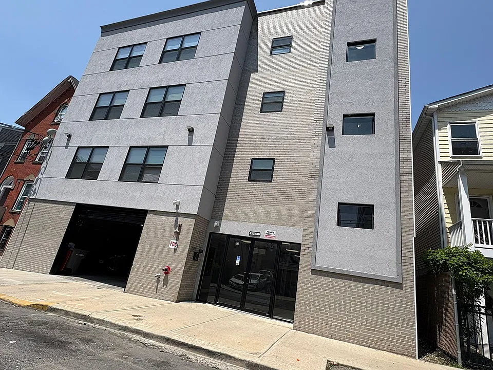 83 Godwin Ave