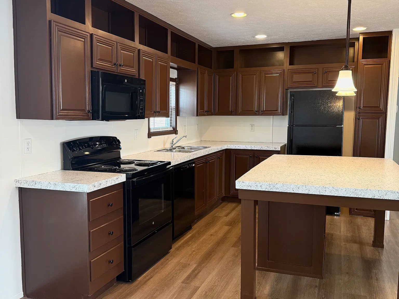 3 bed, 1512 sqft, $1,650 — Photo 1