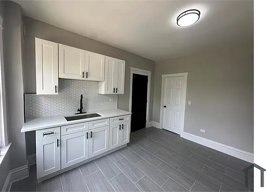 5200 S Carpenter St #2R — Photo 3