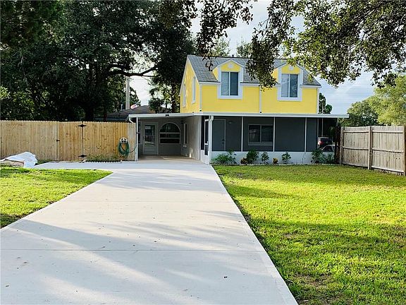 2nd image of 611 Oleander Ln