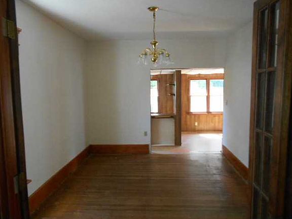4th image of 705 Park Ave S