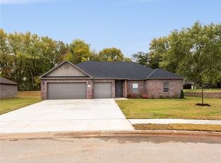 366 E Hayes St, Pea Ridge, AR 72751
