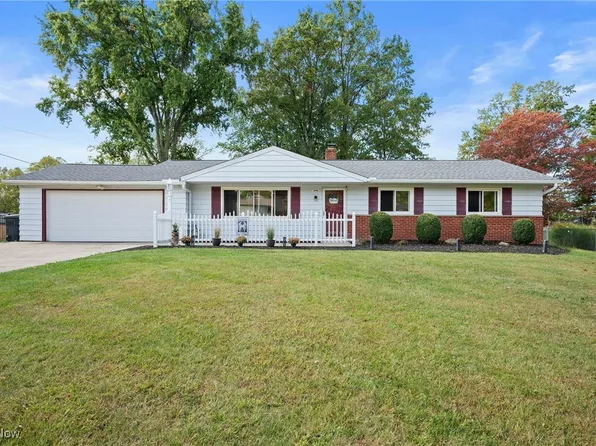 8696 Parkdale Dr, North Royalton, OH 44133