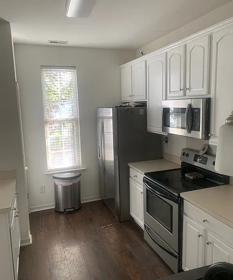 1906 Bellflower Dr — Photo 3