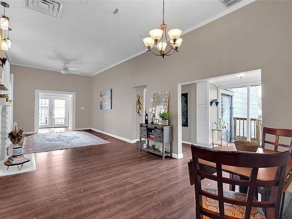 3rd image of 417 N Main St