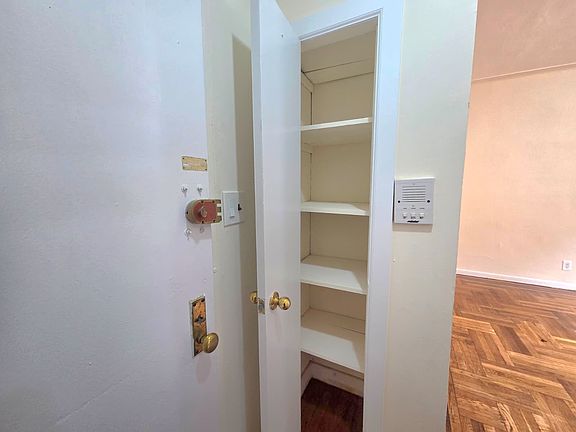 5th image of 11610 Myrtle Ave #A2