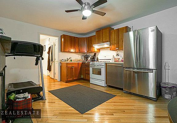 4th image of 240 Greene Ave #1