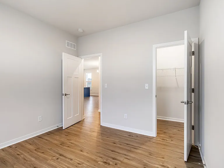 670 Lambert Dr — Photo 13