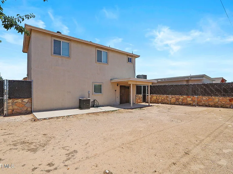 2057 Shreya St — Photo 38