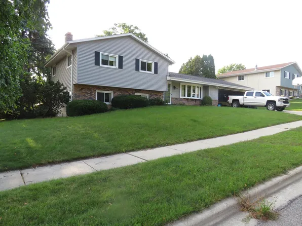 1506 Bluebell DRIVE, West Bend, WI 53090