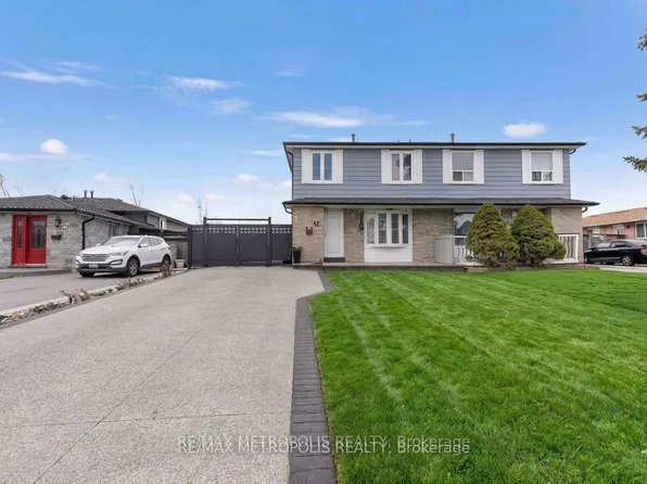 42 Gulliver Cres, Brampton, ON L6S 1S9