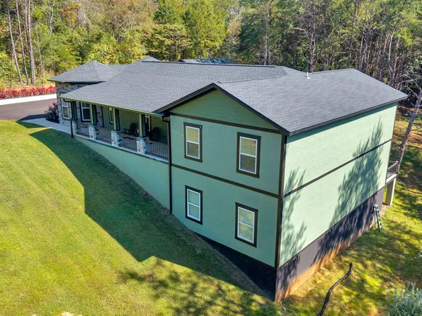 2160 Ranch Rd, Dandridge, TN 37725