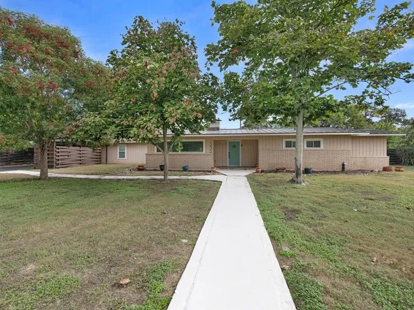 1232 Virginia Dr, Kerrville, TX 78028