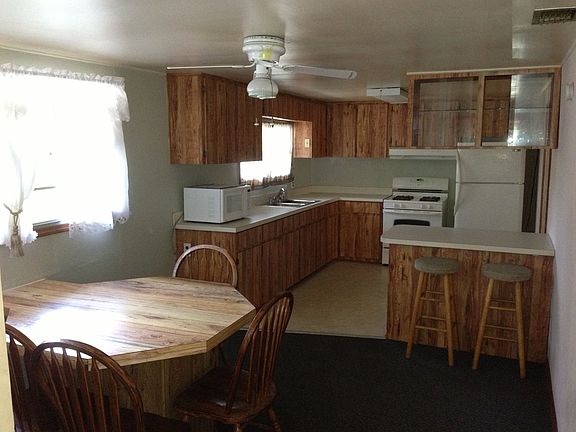 Kitchen & Dining Area