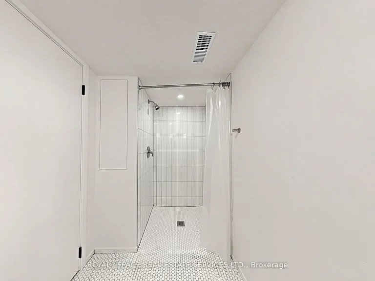 255 Oakwood Cres — Photo 38
