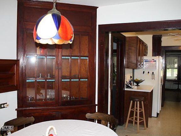 4th image of 28 Strawberry Hill Ave