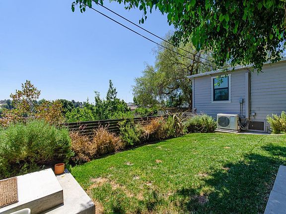 5th image of 2264 Duane St #8649528