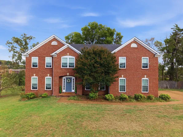 201 Briarcotes Cir, La Vergne, TN 37086