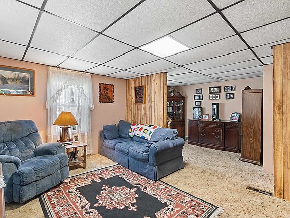 4th image of 705 S Spring St