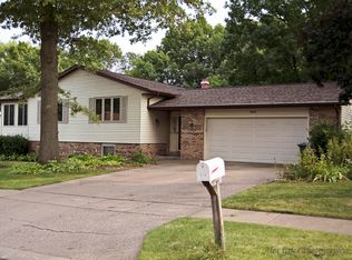 814 Robin Rd, Muscatine, IA 52761