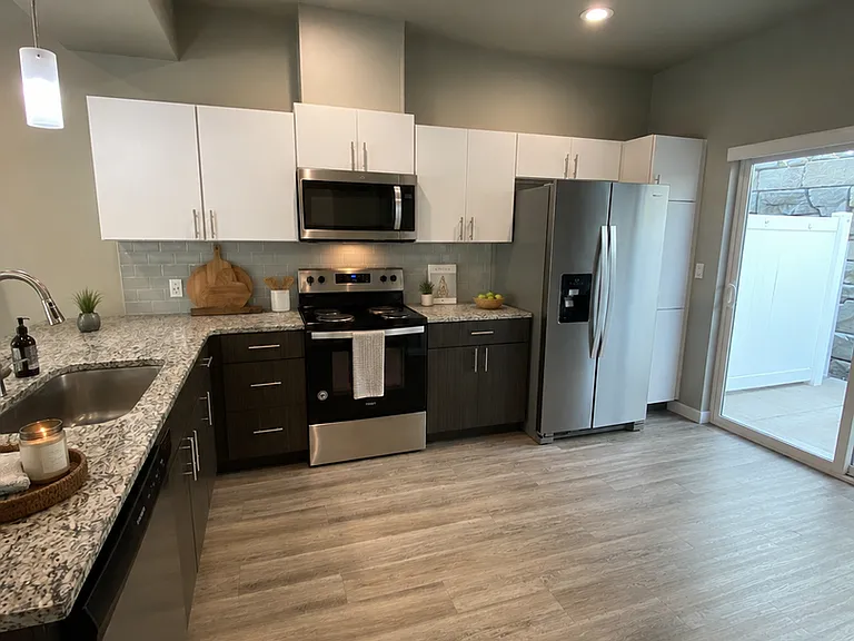 200 Canyon Pkwy — Photo 3