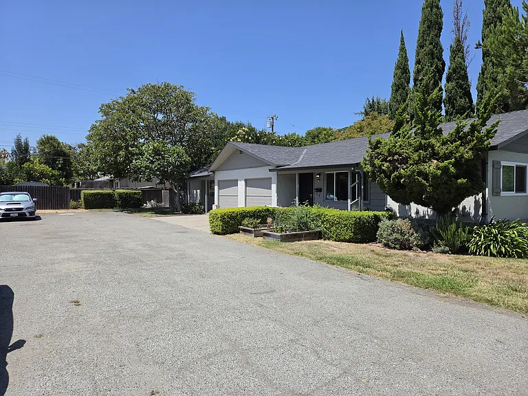 514 Piazza Dr — Photo 1