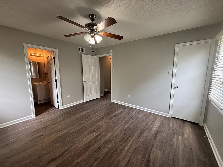 3989 Battlefield Dr — Photo 3