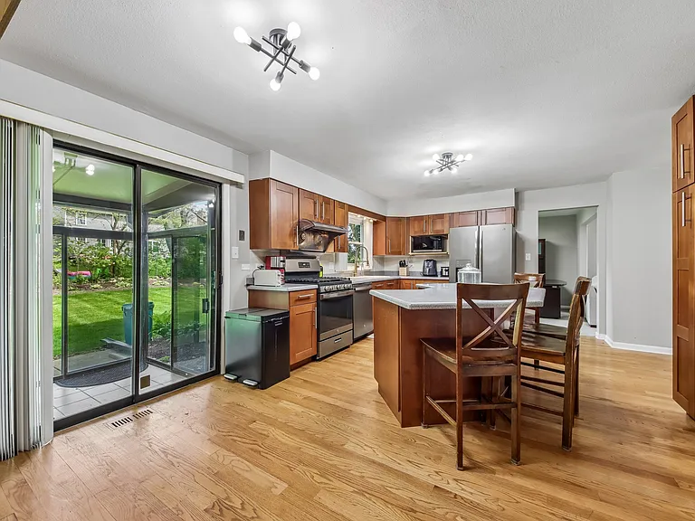 1111 Sara Ln — Photo 11