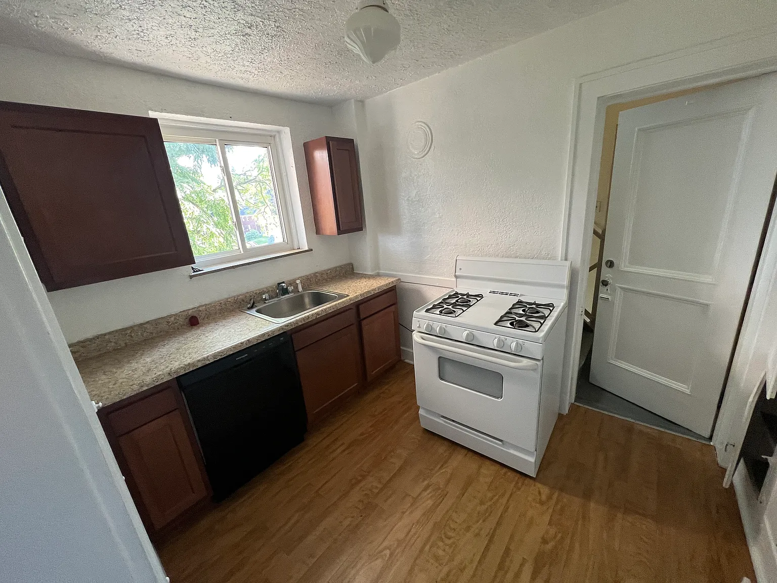 36 Cornell Pl — Photo 1
