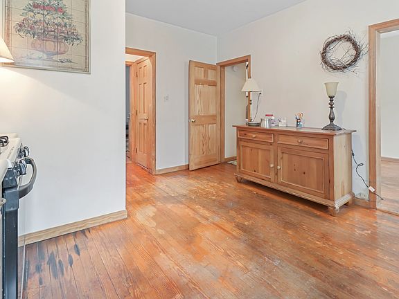 4th image of 2032 41st St
