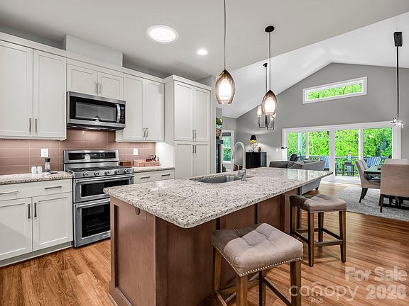 4th image of 29 Stonehollow Ln