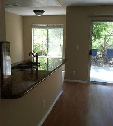 KITCHEN EATING NOOK