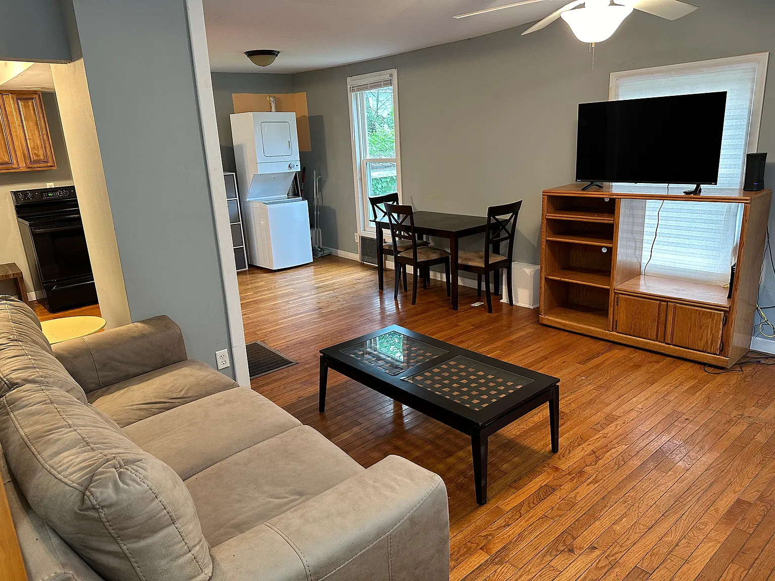 2 bed, 1000 sqft, $1,690 — Photo 3