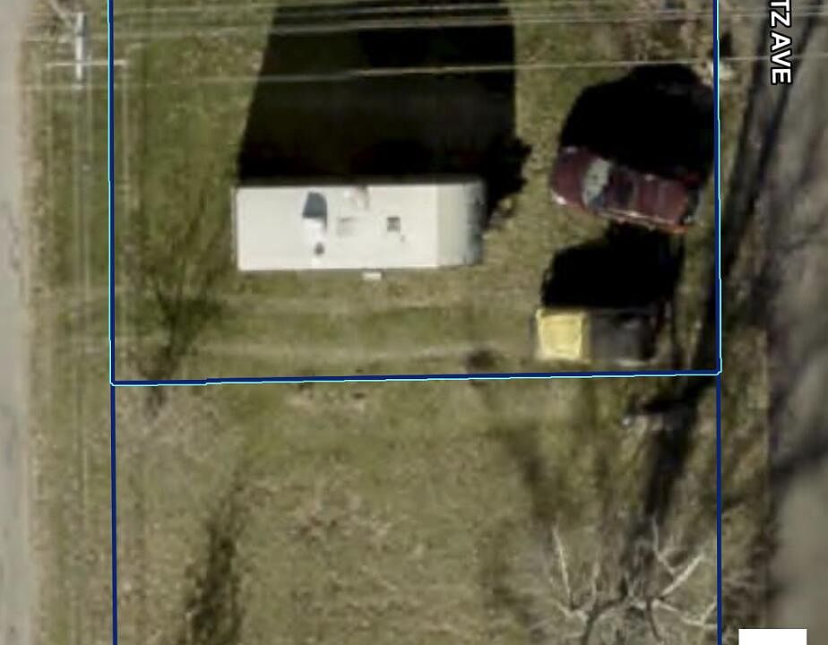 2nd image of 1124 N Oak St