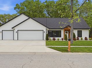 3340 NW Dawdy Ct, Topeka, KS 66618