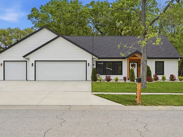 3340 NW Dawdy Ct, Topeka, KS 66618