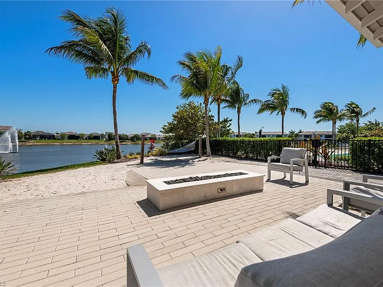 8897 Redonda Dr — Photo 33