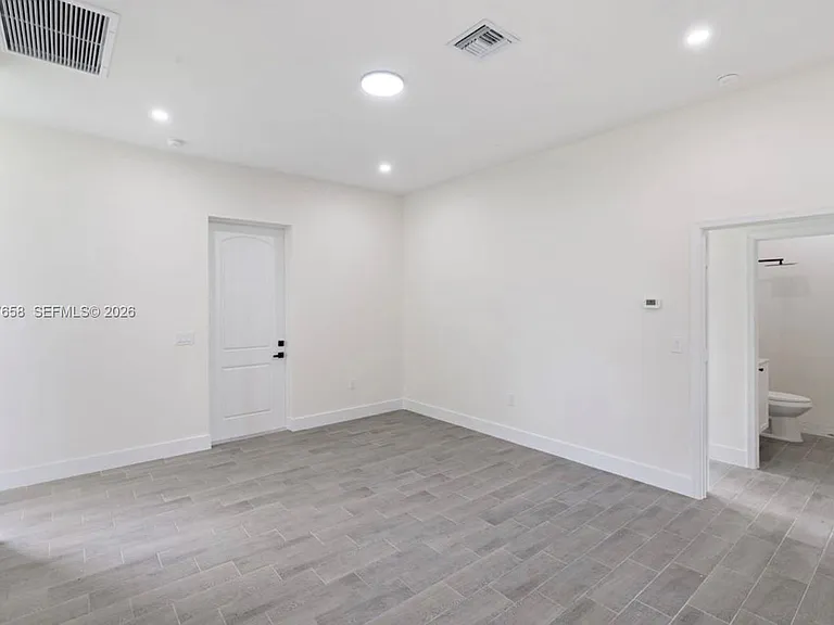 710 Peacock Ave — Photo 10