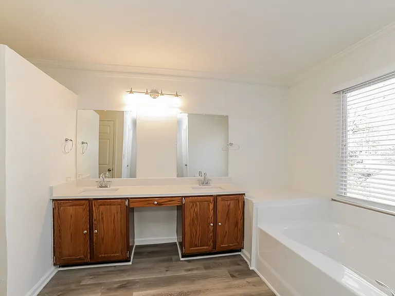 5690 Roundelay Way — Photo 10