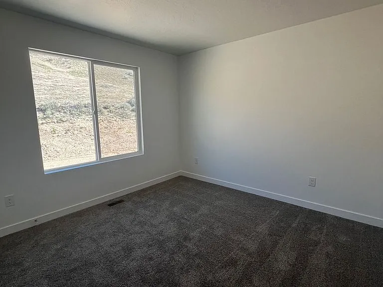 403 E Levengrove Dr — Photo 8