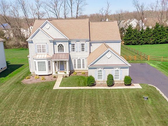 3rd image of 81 Hempstead Dr