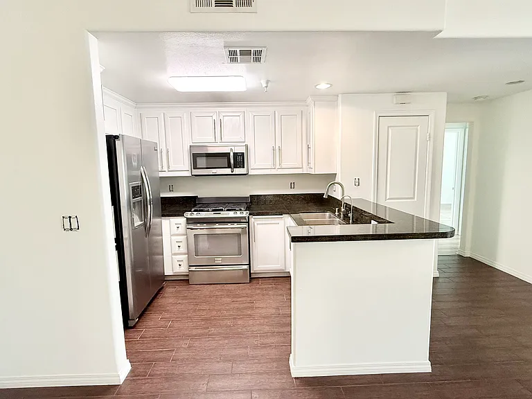 The Watermarque Apartments — Photo 36