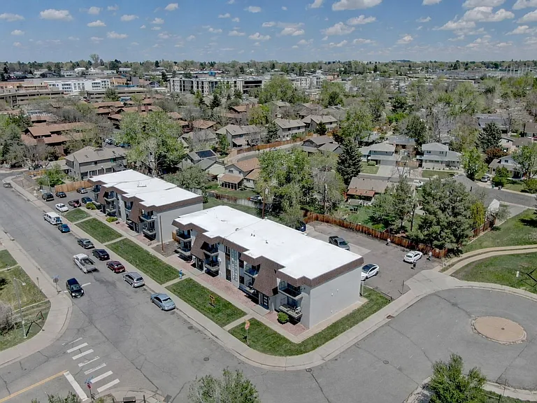 Caravelle Apartments — Photo 9