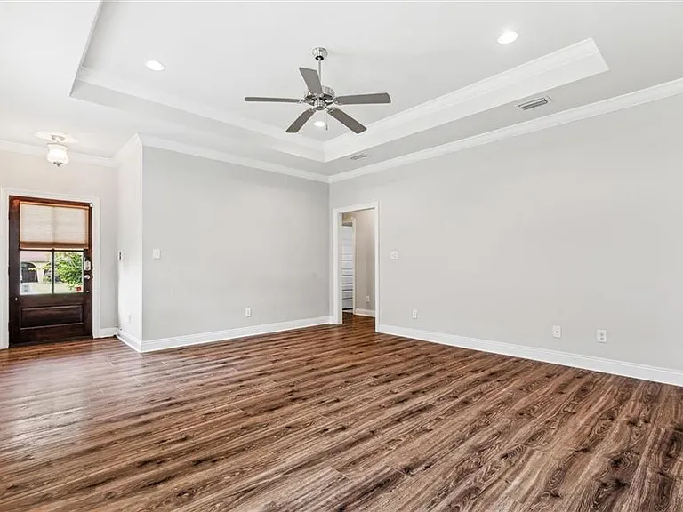 856 Linlen Ave — Photo 3