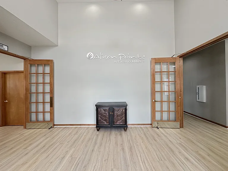 Alison Pointe Apartments — Photo 3