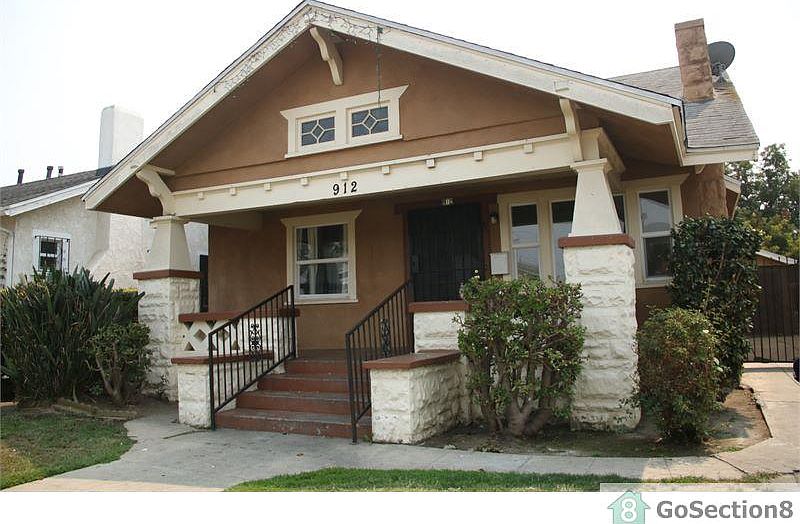 1st image of 912 W 50th Pl