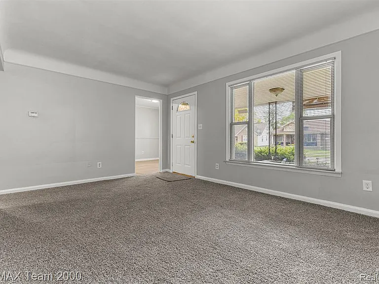 7322 Fenton St — Photo 4